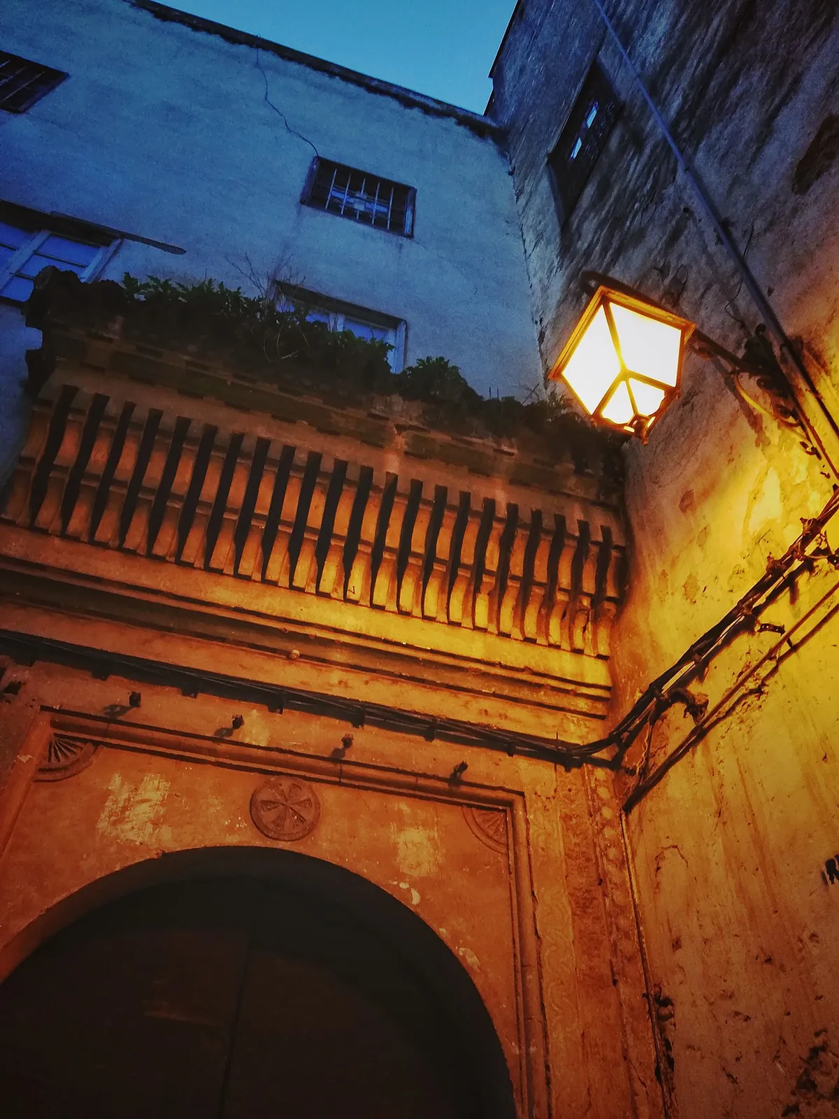 Narrow alleyways in Fes medina - Day 1 guided tour of the 2 days itinerary