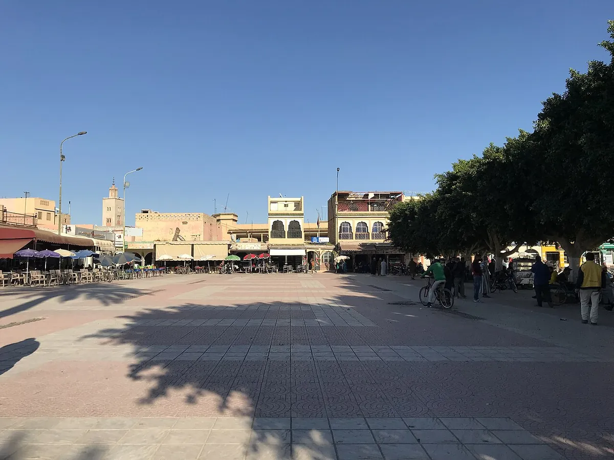 Place Assarag in Taroudant medina - Step 2 souks